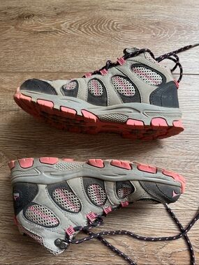 Pacific Mountain hiking boots size 3